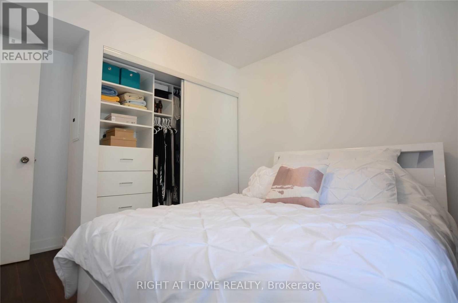 #1016 812 LANSDOWNE AVENUE - 10