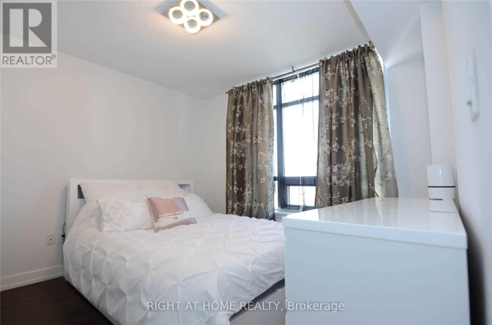 #1016 812 LANSDOWNE AVENUE - 11