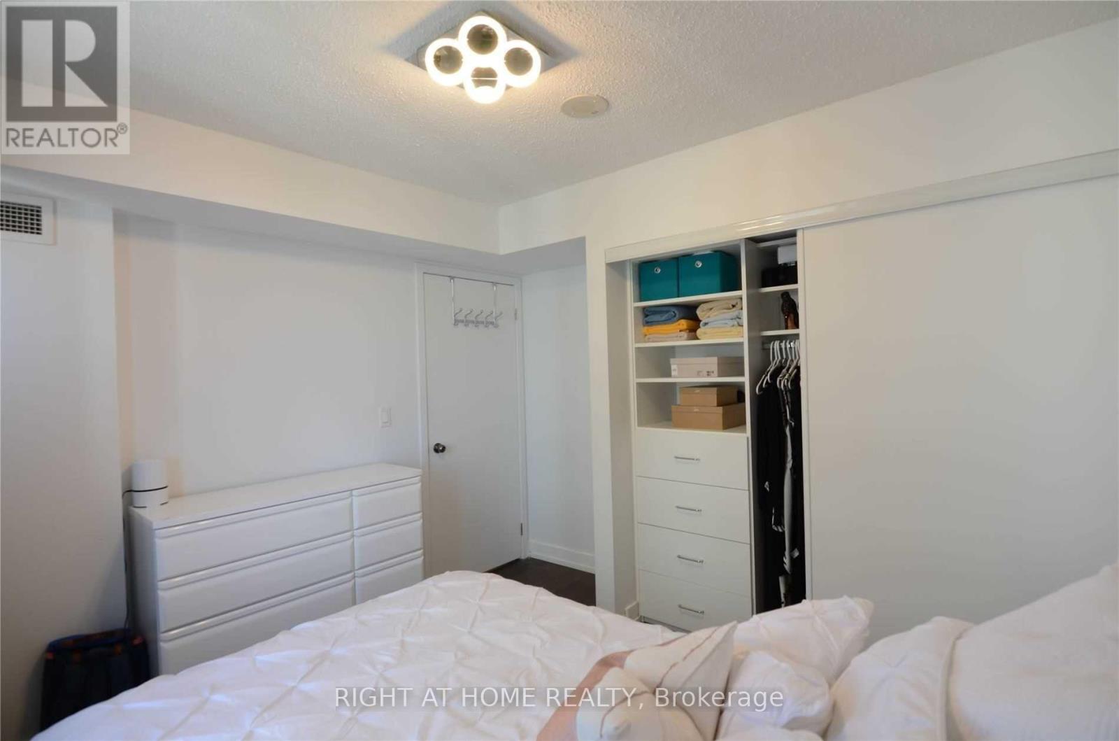 #1016 812 LANSDOWNE AVENUE - 9