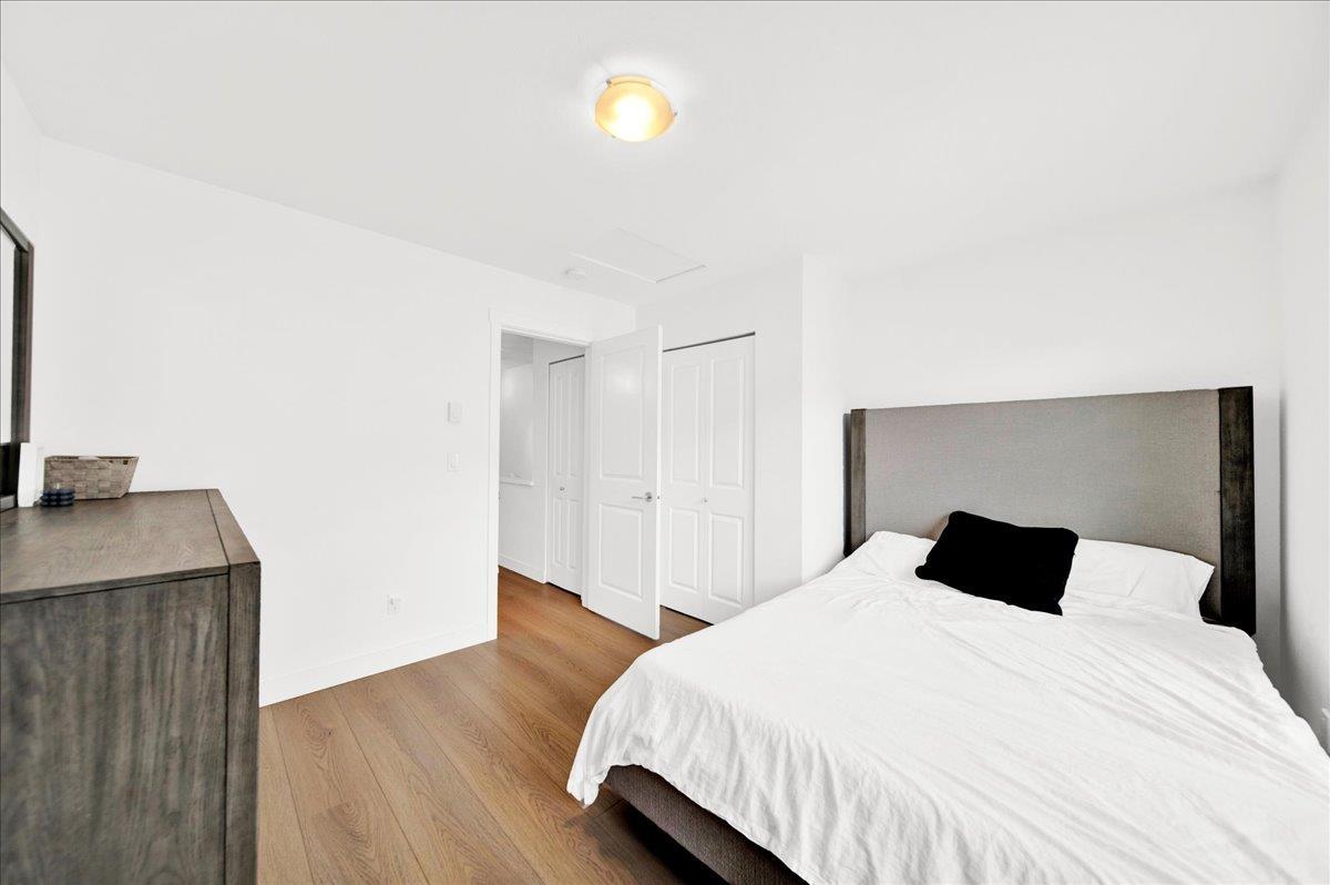 105 15340 GUILDFORD DRIVE, Surrey