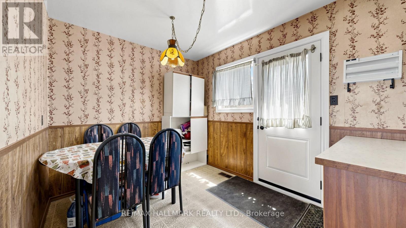 9 RUBYDALE GARDENS - 8