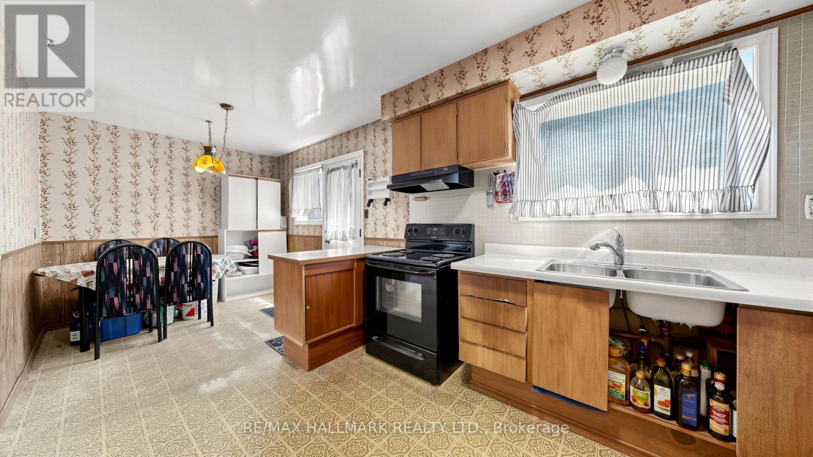 9 RUBYDALE GARDENS - 9