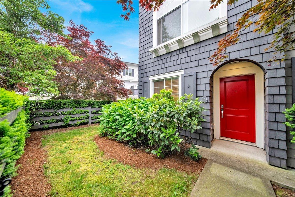 105 15340 GUILDFORD DRIVE, Surrey