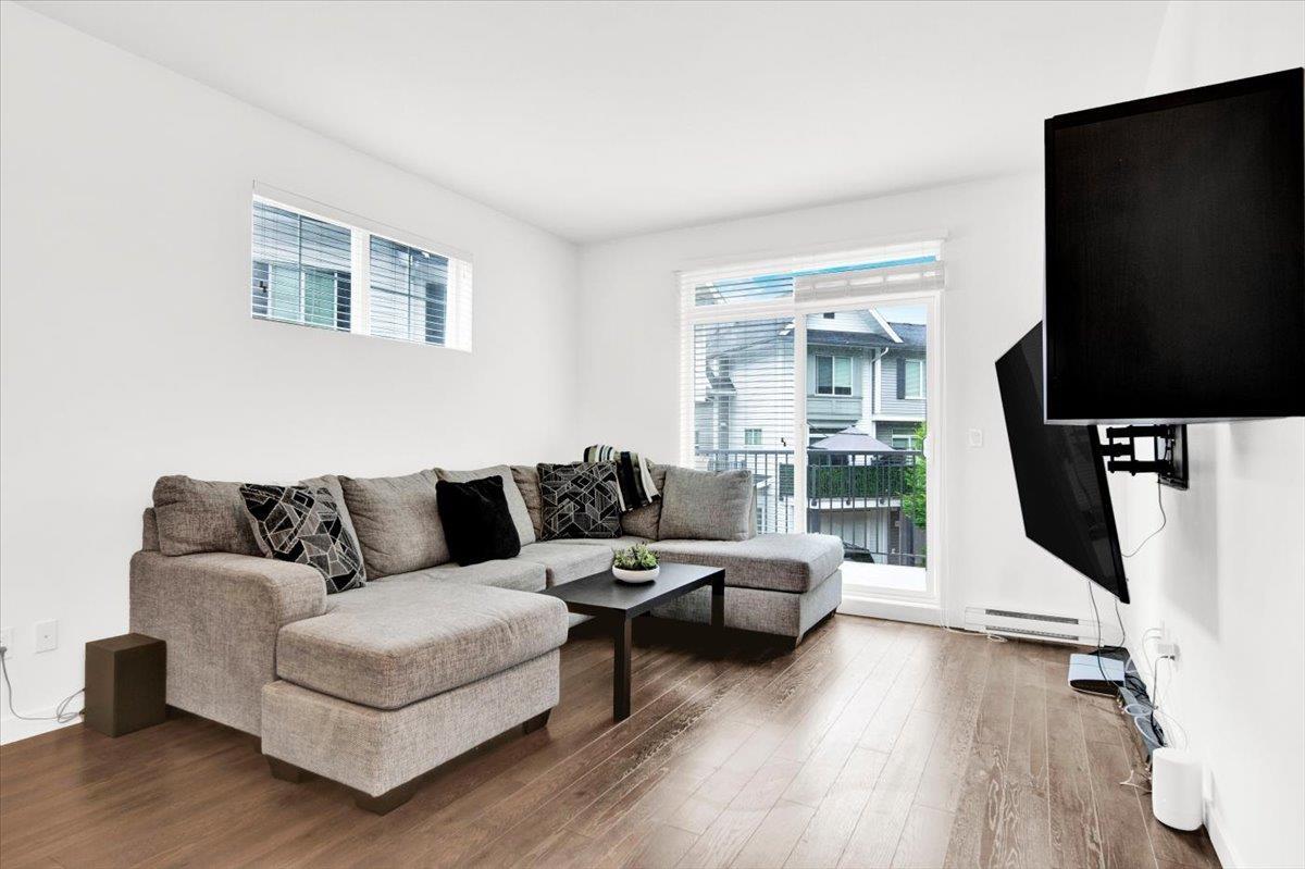 105 15340 GUILDFORD DRIVE, Surrey