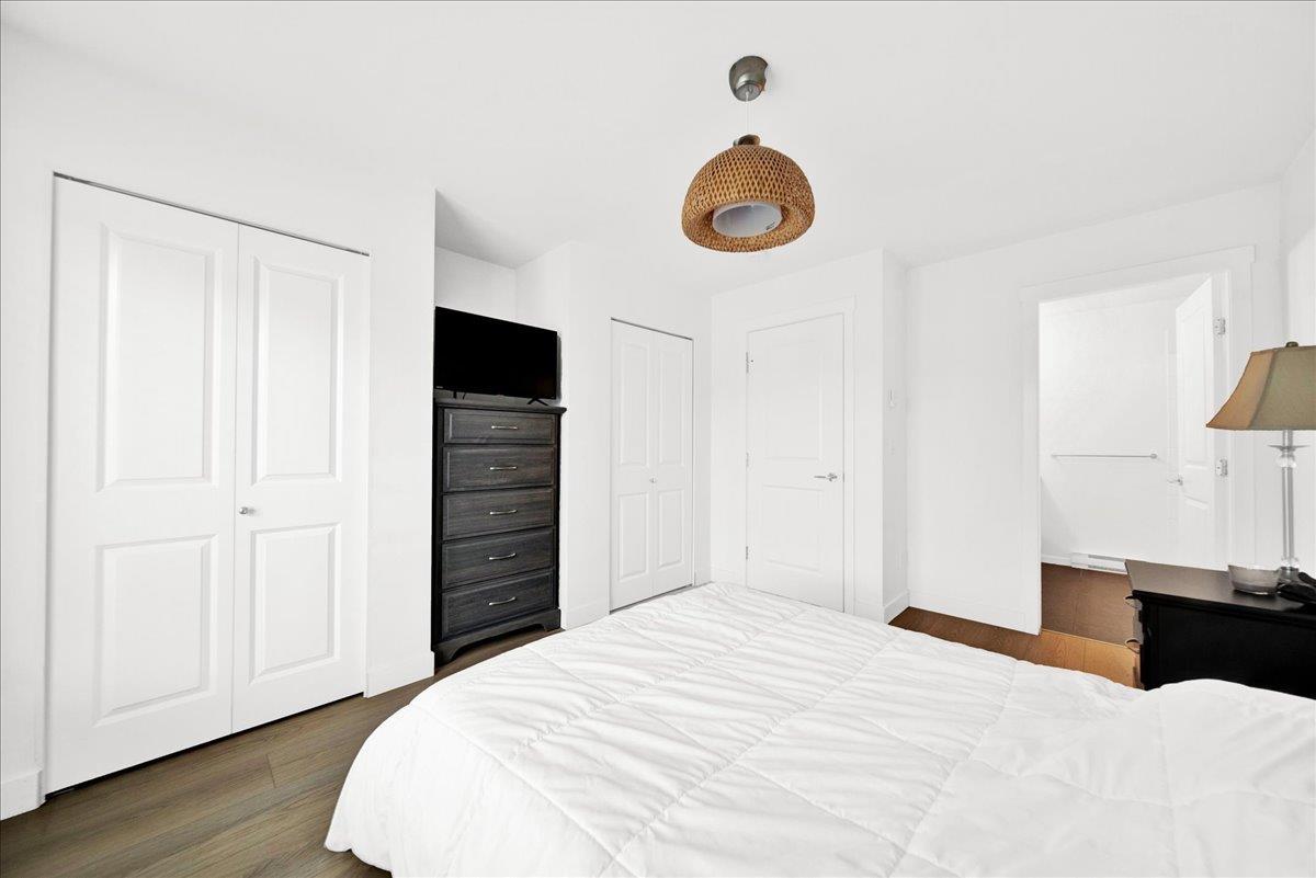 105 15340 GUILDFORD DRIVE, Surrey