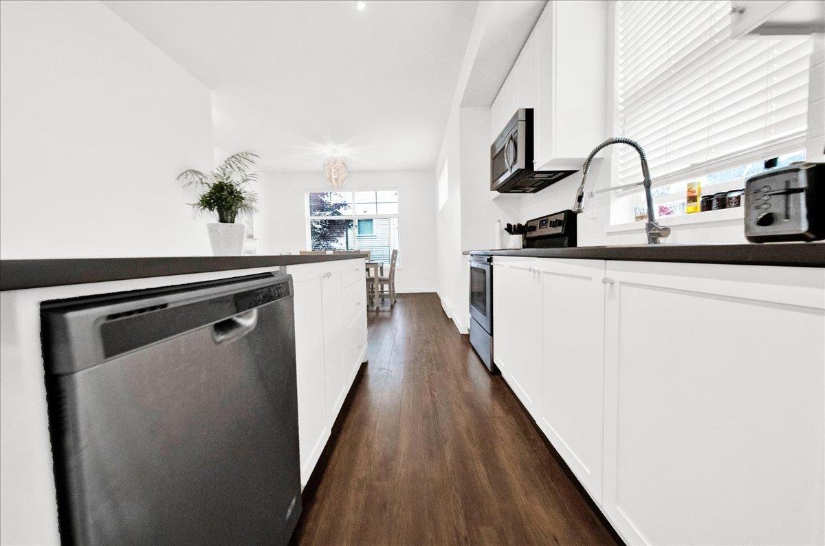 105 15340 GUILDFORD DRIVE, Surrey