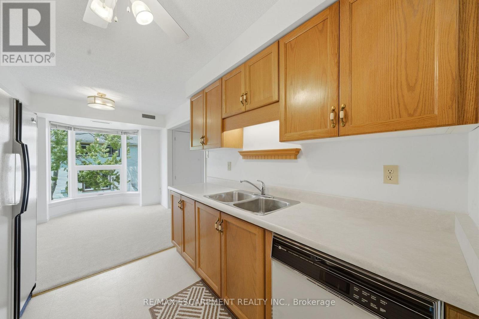 #303 416 LIMERIDGE ROAD - 11