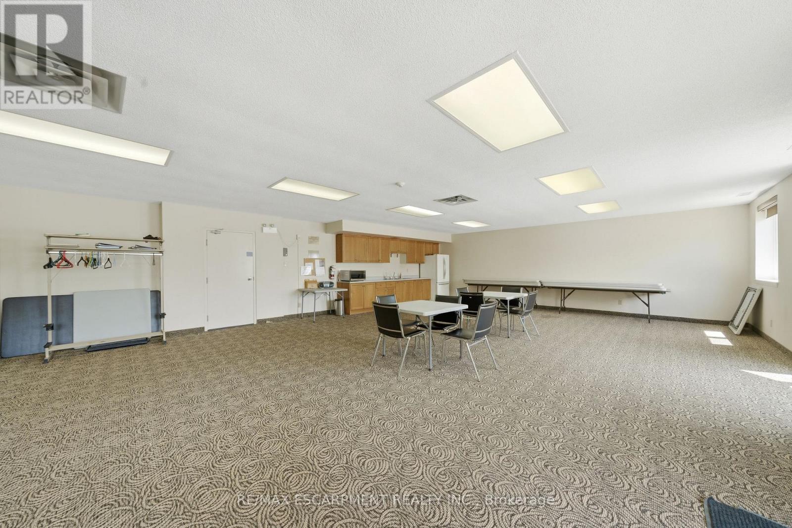 #303 416 LIMERIDGE ROAD - 28