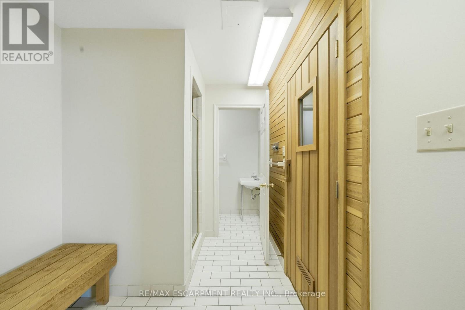 #303 416 LIMERIDGE ROAD - 30