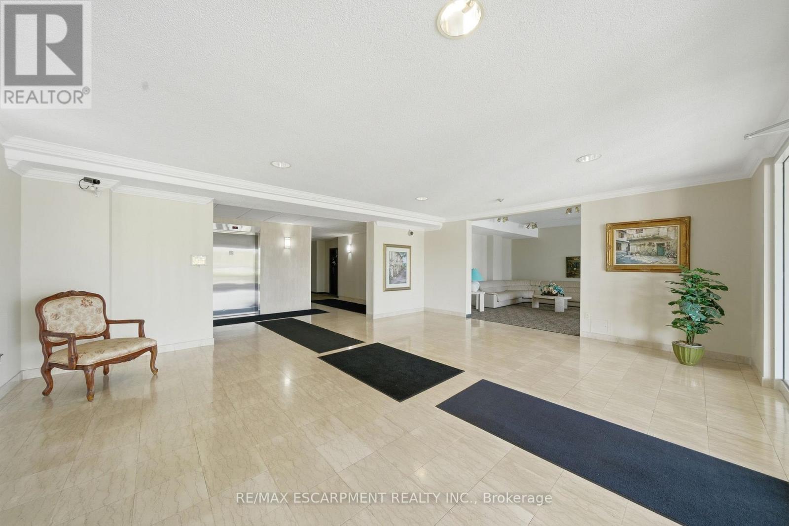 #303 416 LIMERIDGE ROAD - 4