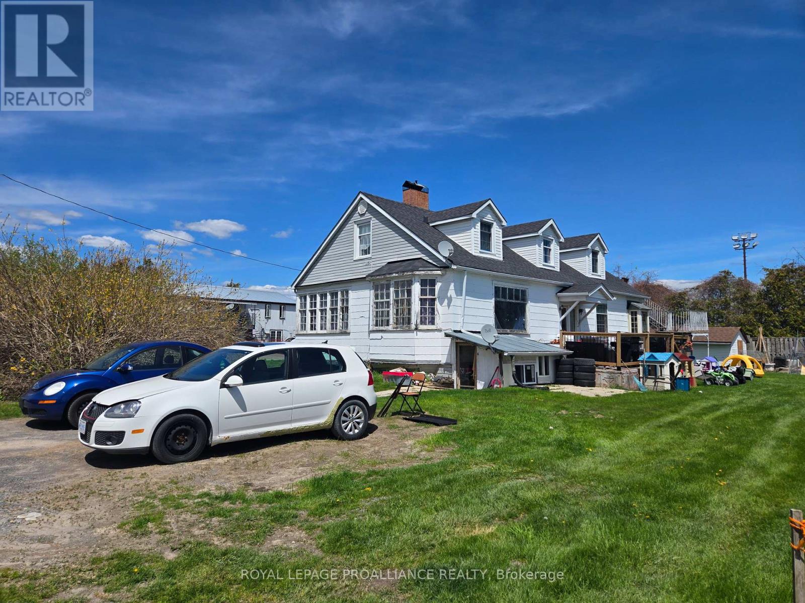 323 DUNDAS STREET E - 10