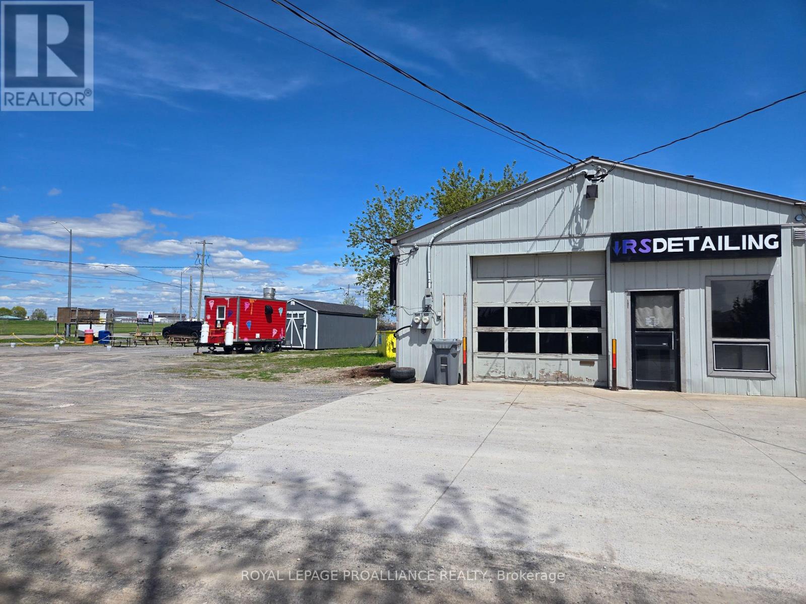 323 DUNDAS STREET E - 3