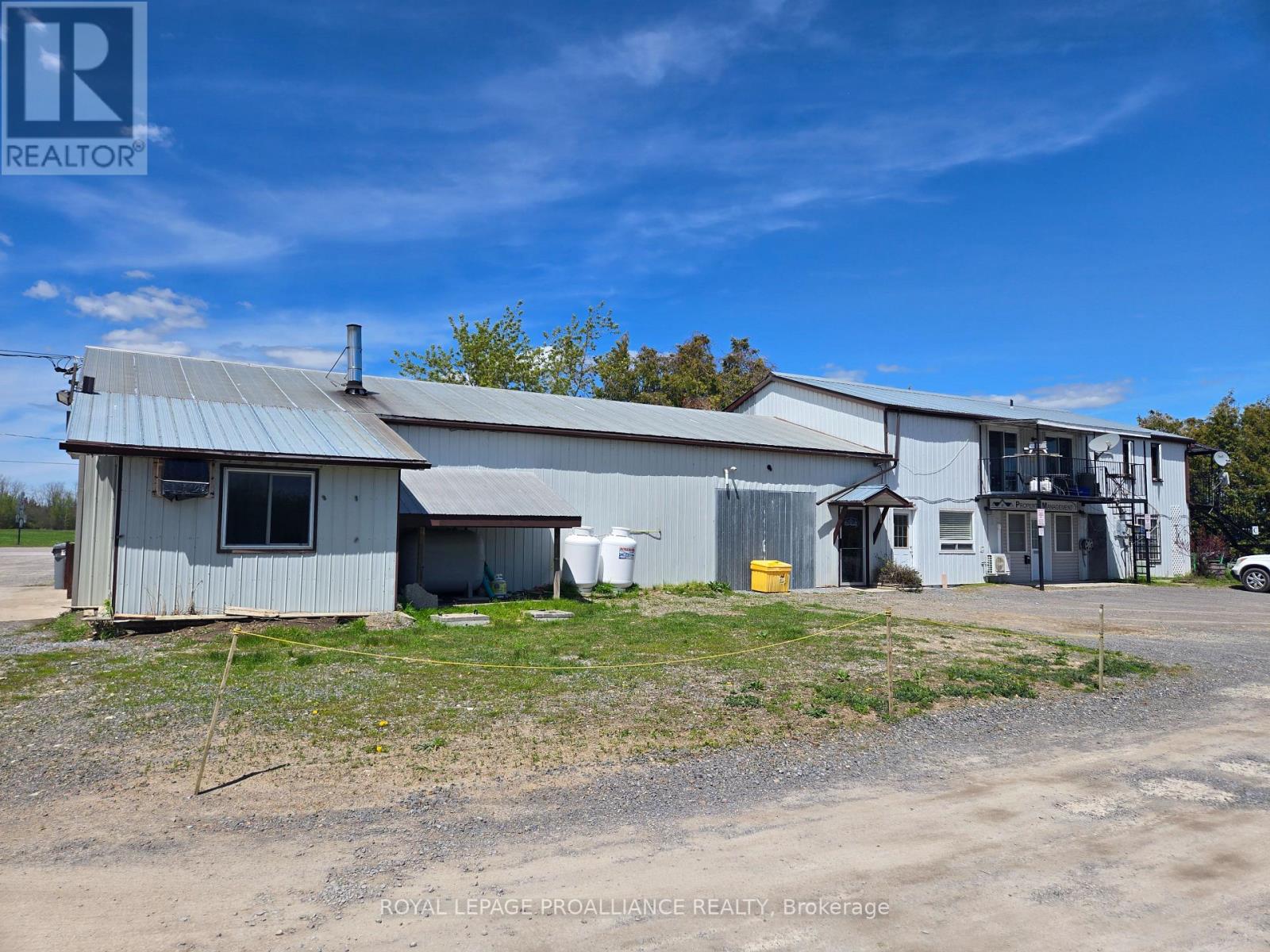 323 DUNDAS STREET E - 4