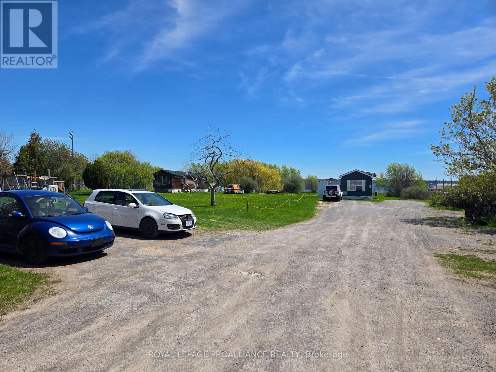 323 DUNDAS STREET E - 9