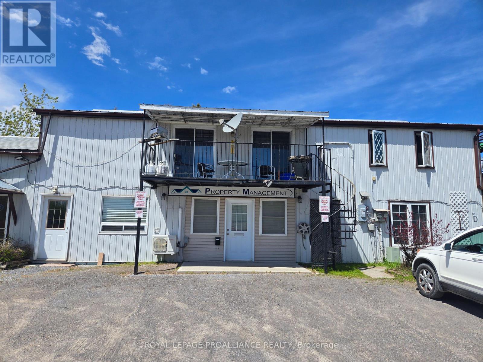 323 DUNDAS STREET E - 7