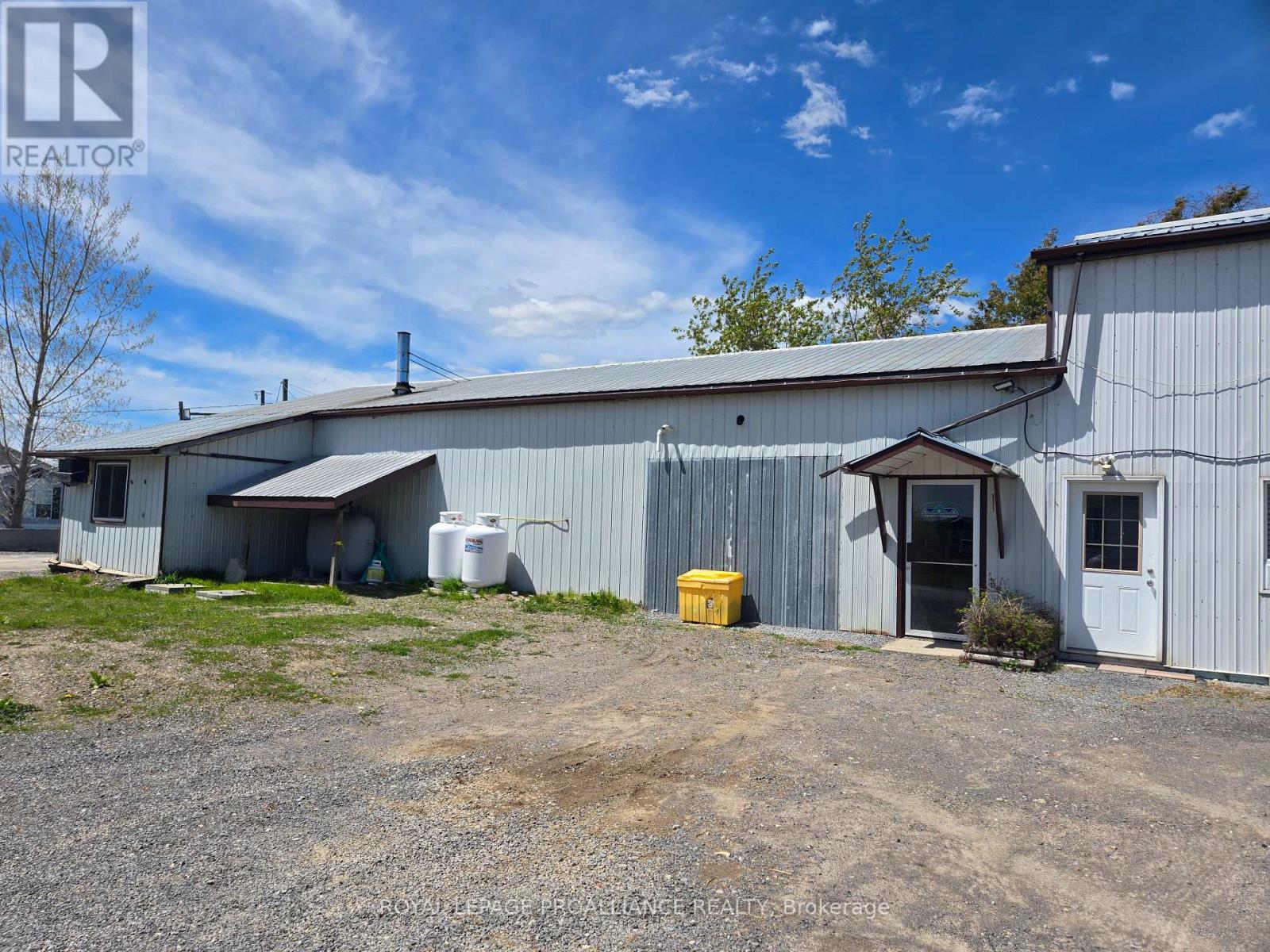 323 DUNDAS STREET E - 6