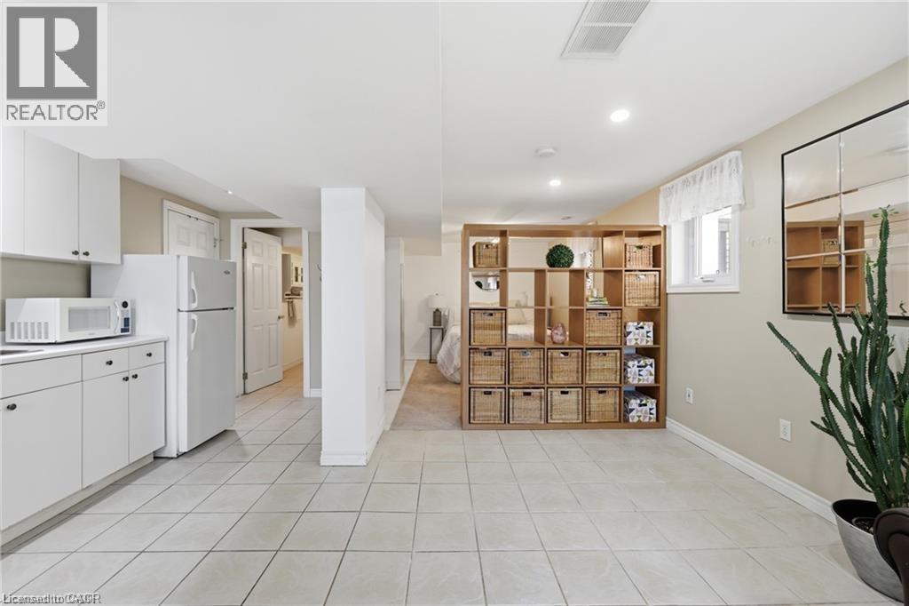20 PEEL Street S - 10