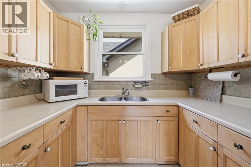 20 PEEL Street S - 14