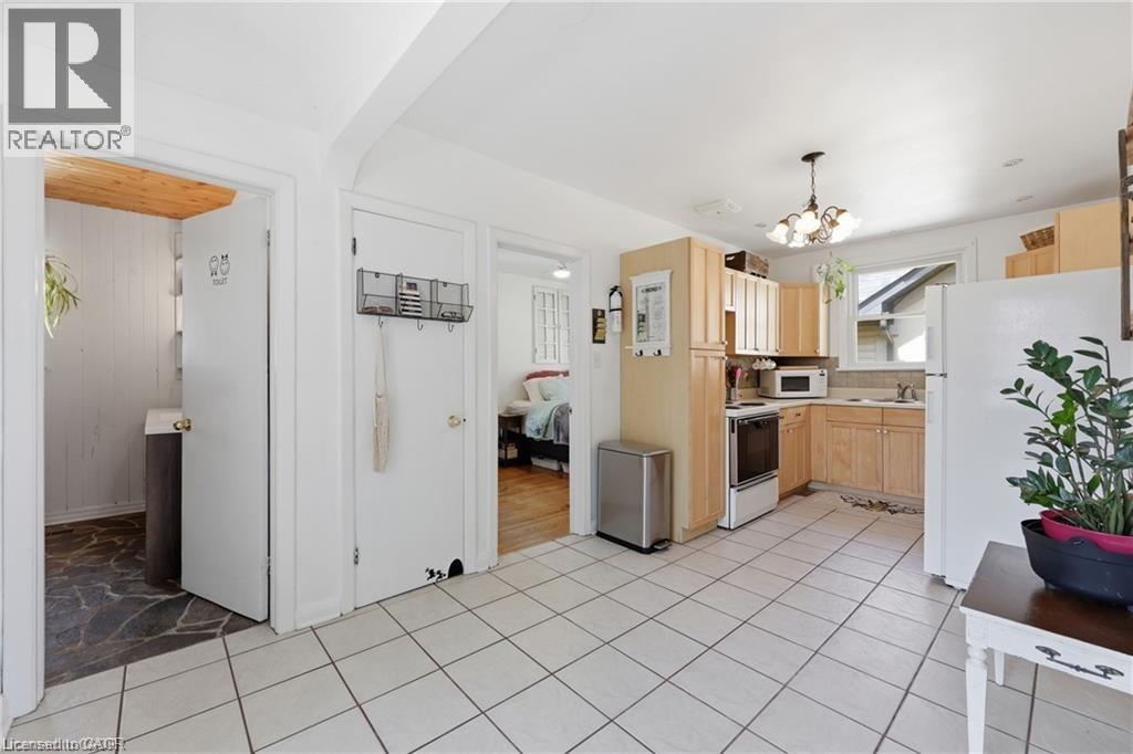20 PEEL Street S - 26