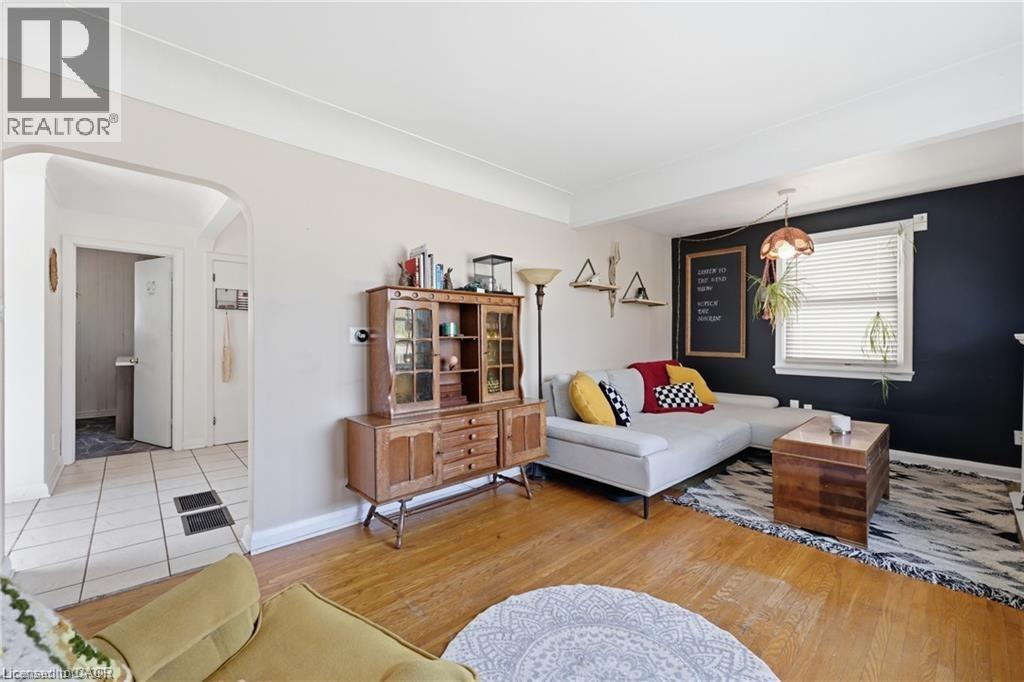 20 PEEL Street S - 30