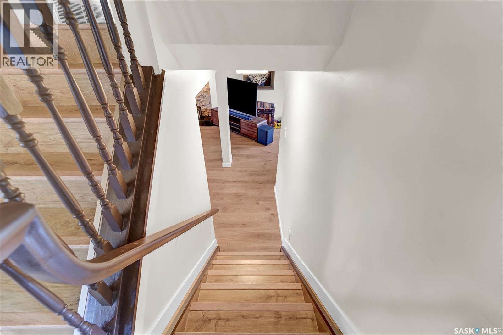 223 Penryn CRESCENT - 23