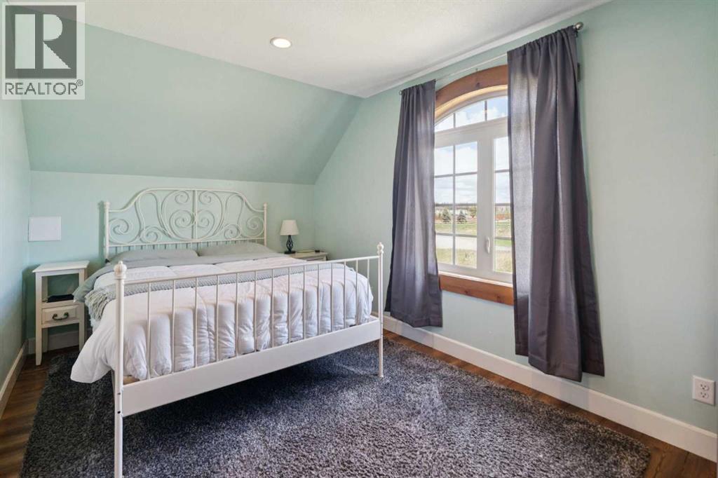394049 12 Street E - 38