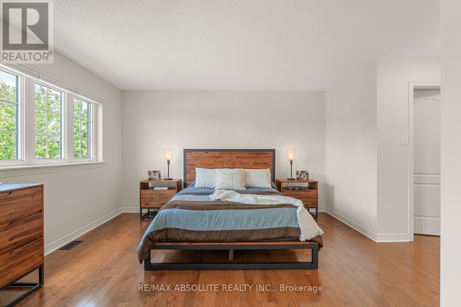 98 YOHO DRIVE - 26