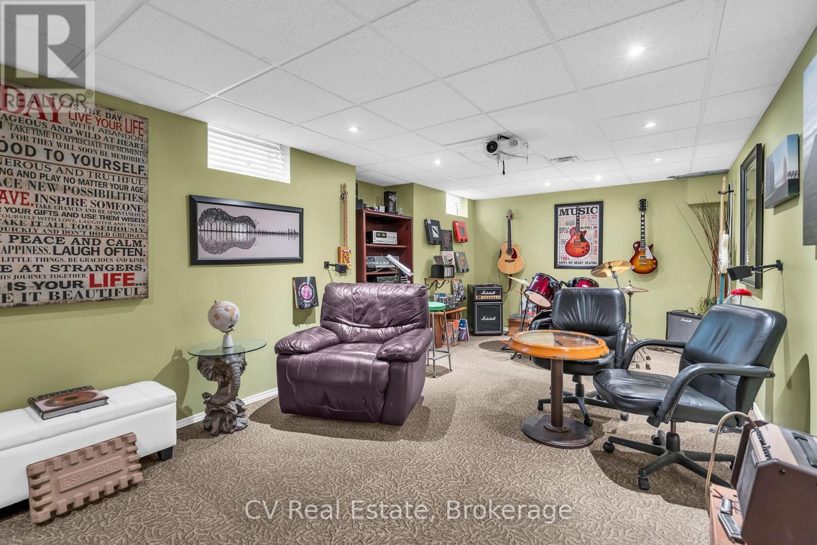 5 MCCUTCHEON COURT - 32