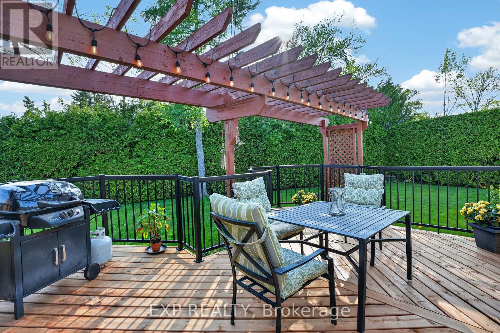 4 WOLMSLEY CRESCENT - 38