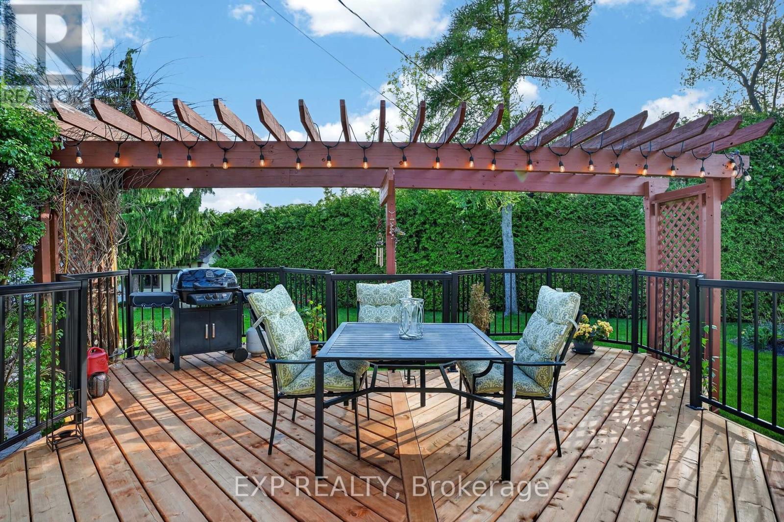 4 WOLMSLEY CRESCENT - 41