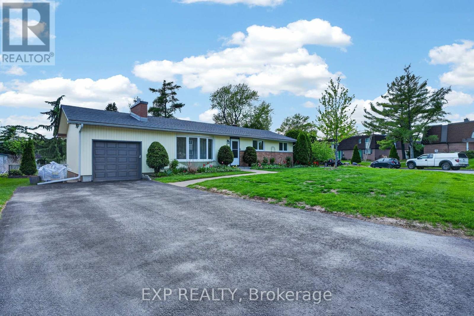 4 WOLMSLEY CRESCENT - 44