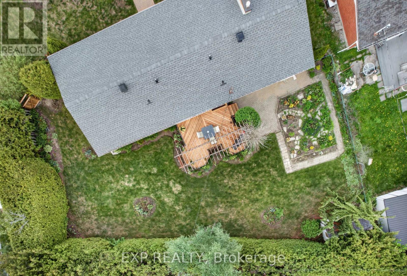 4 WOLMSLEY CRESCENT - 45