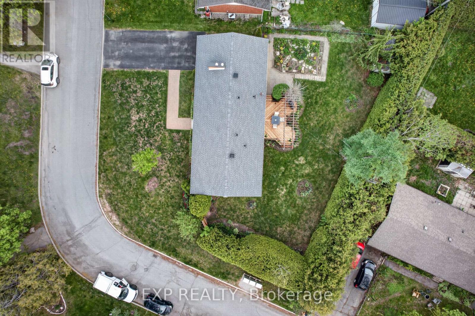 4 WOLMSLEY CRESCENT - 46