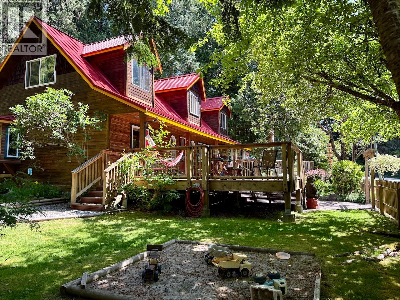 1261 ROBERTS CREEK ROAD, Roberts Creek