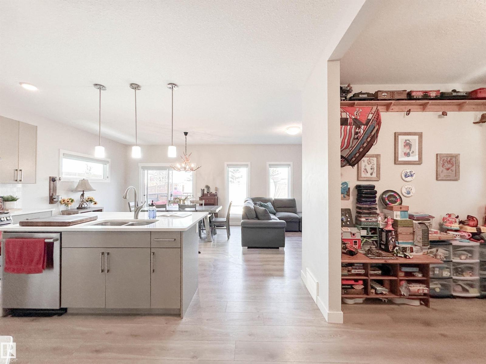 103 JOYAL WY - 7