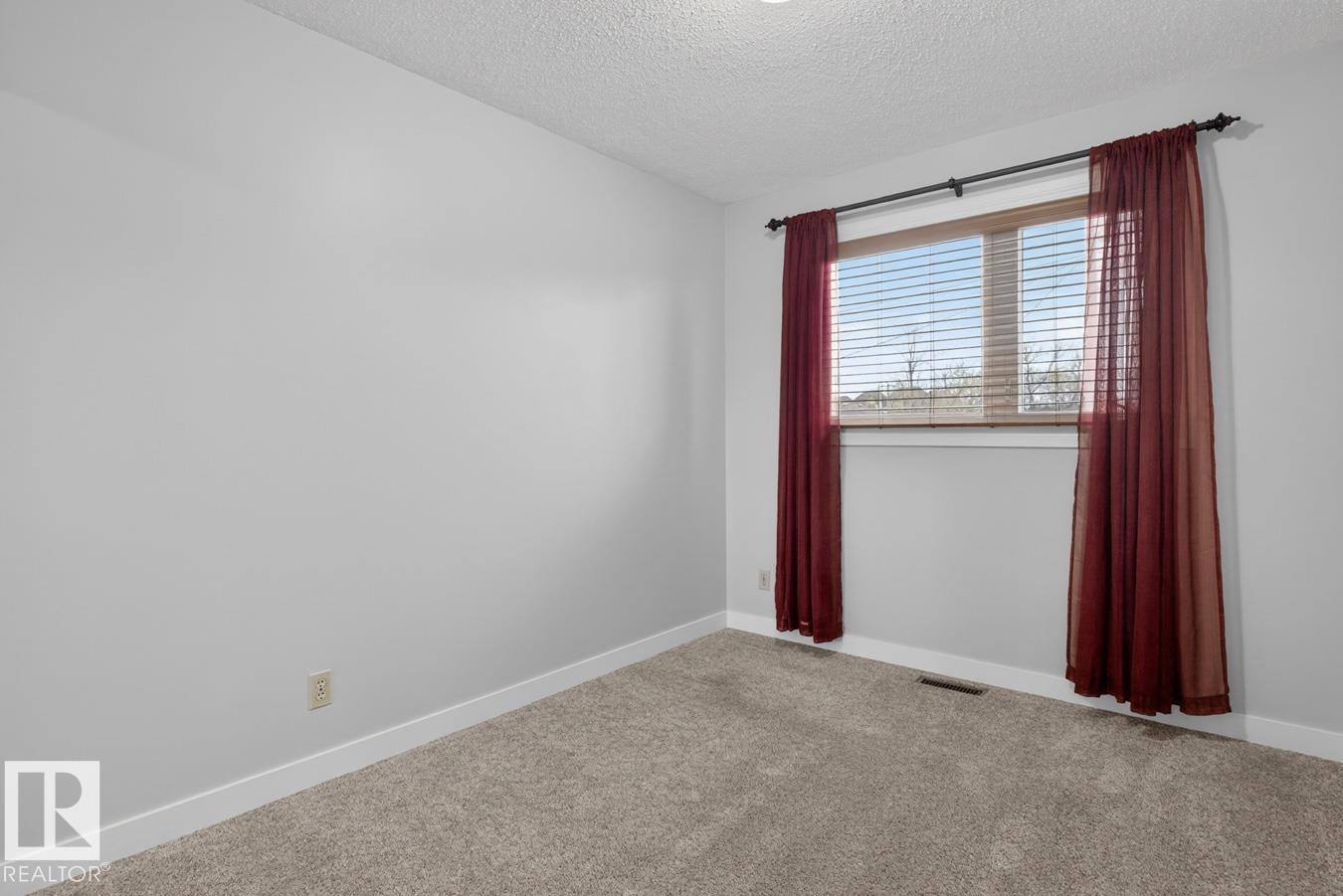 8911 84 AV NW - 36