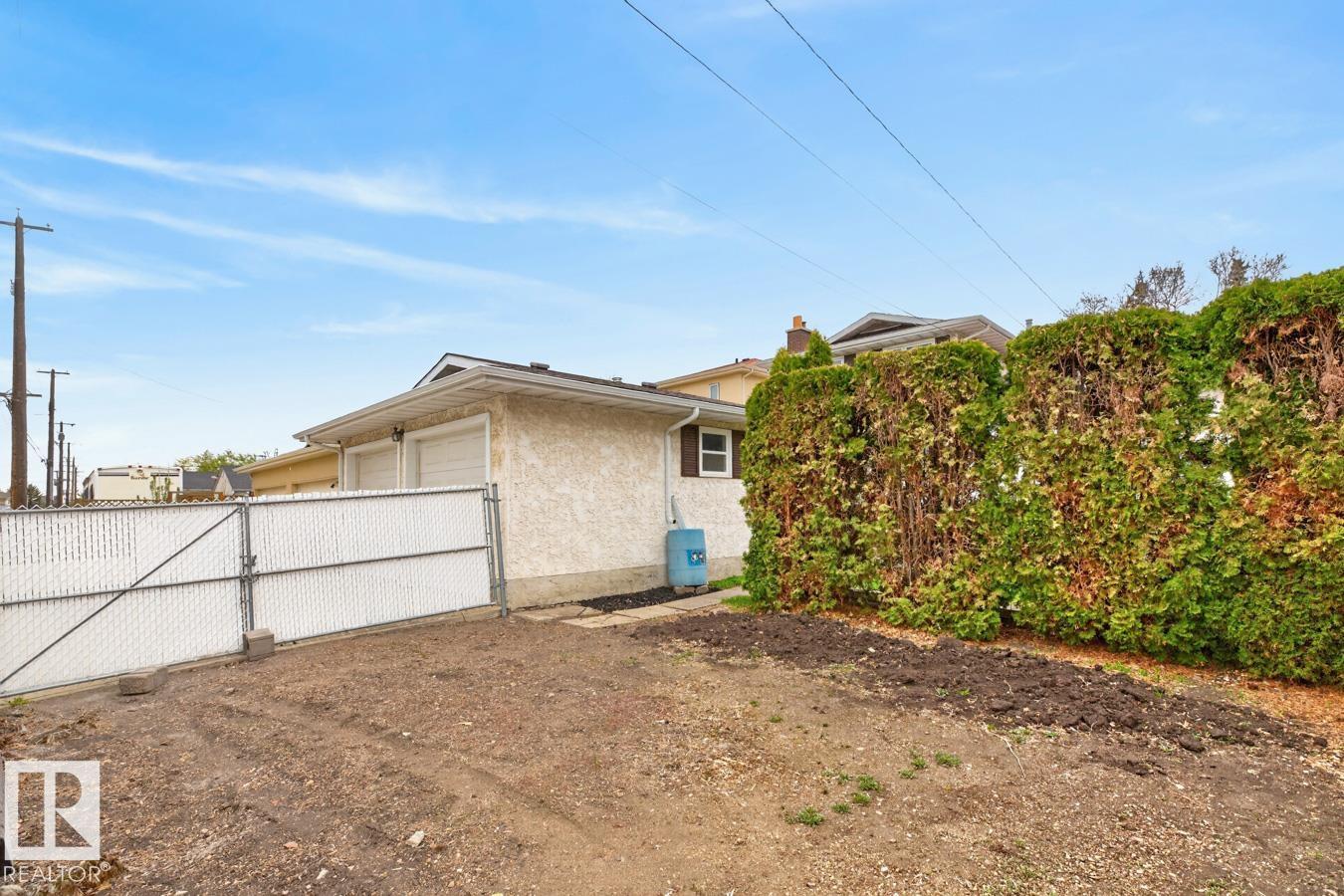 8911 84 AV NW - 58