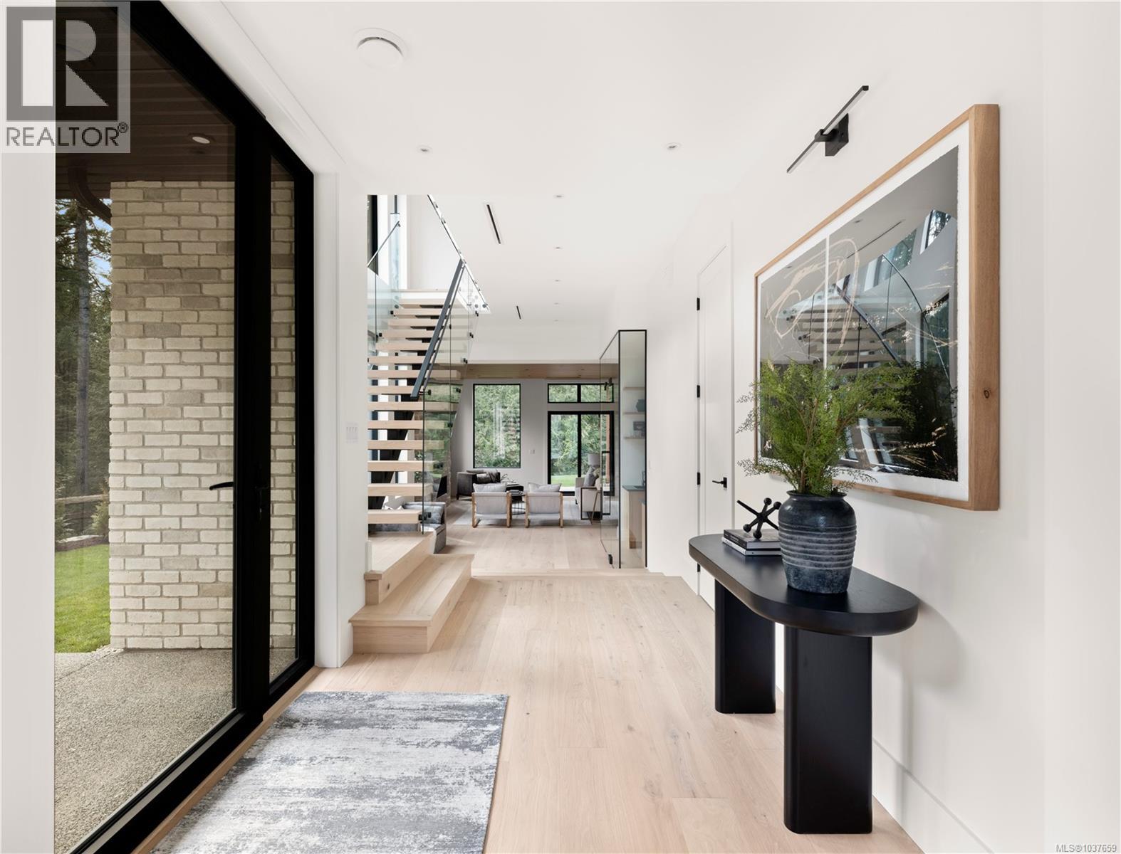 609 Medalist Ave, Colwood