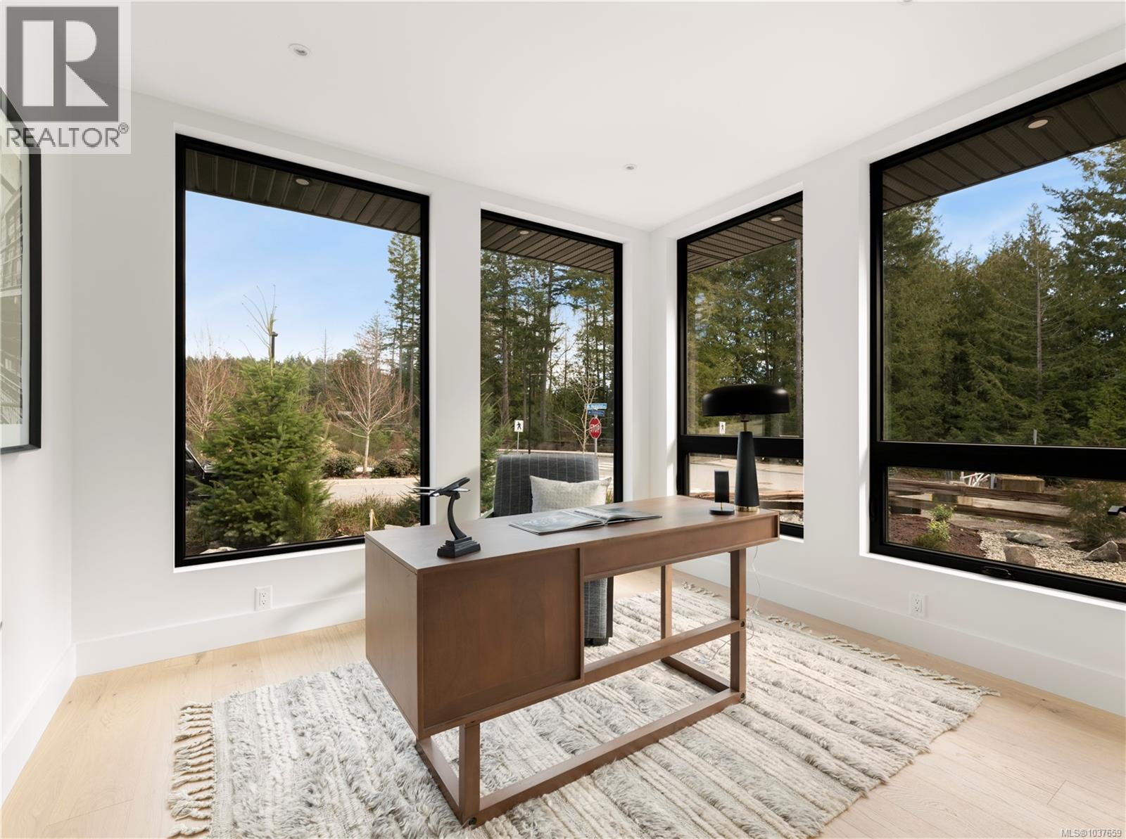 609 Medalist Ave, Colwood