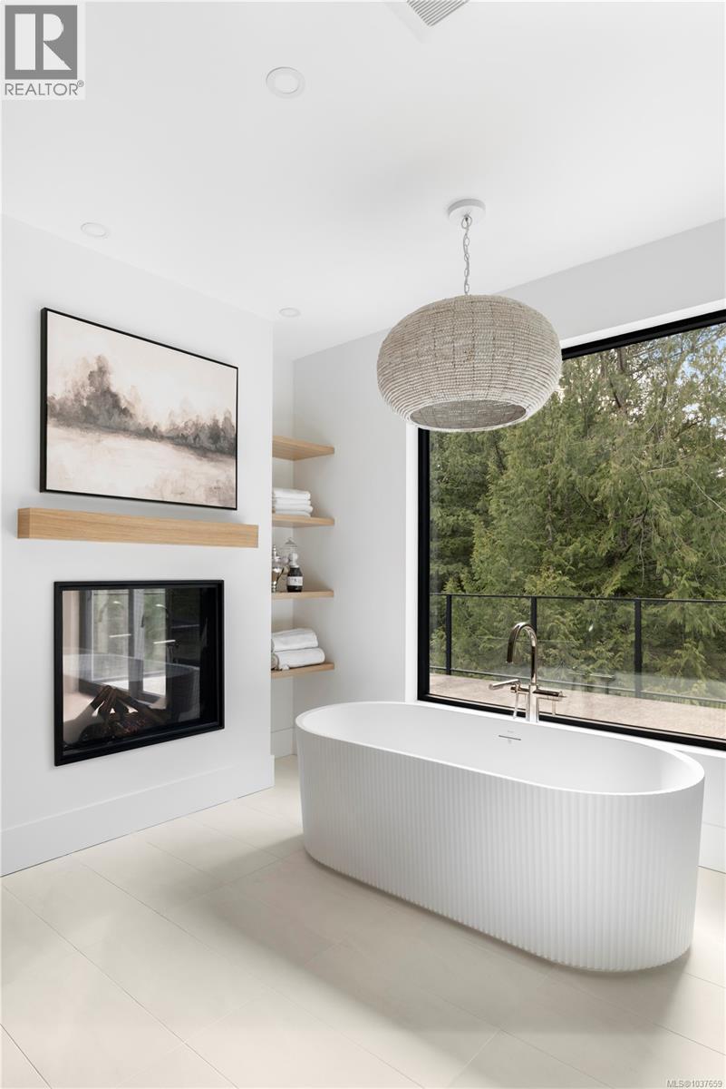 609 Medalist Ave, Colwood