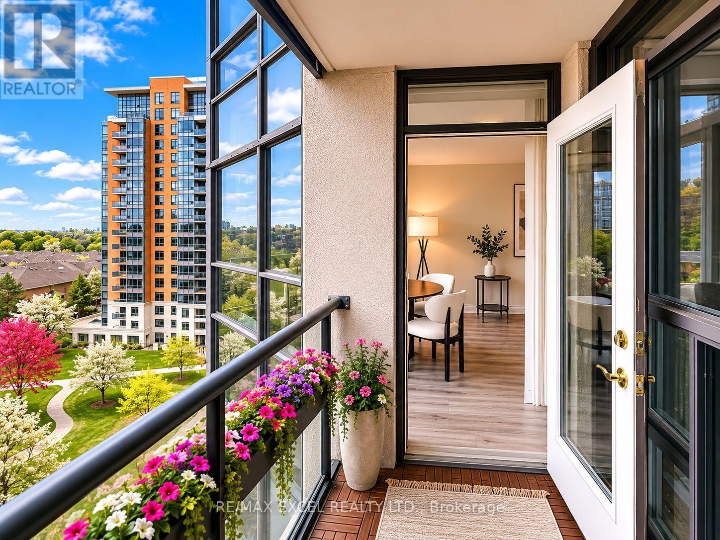 #814 10 NORTHTOWN WAY - 1