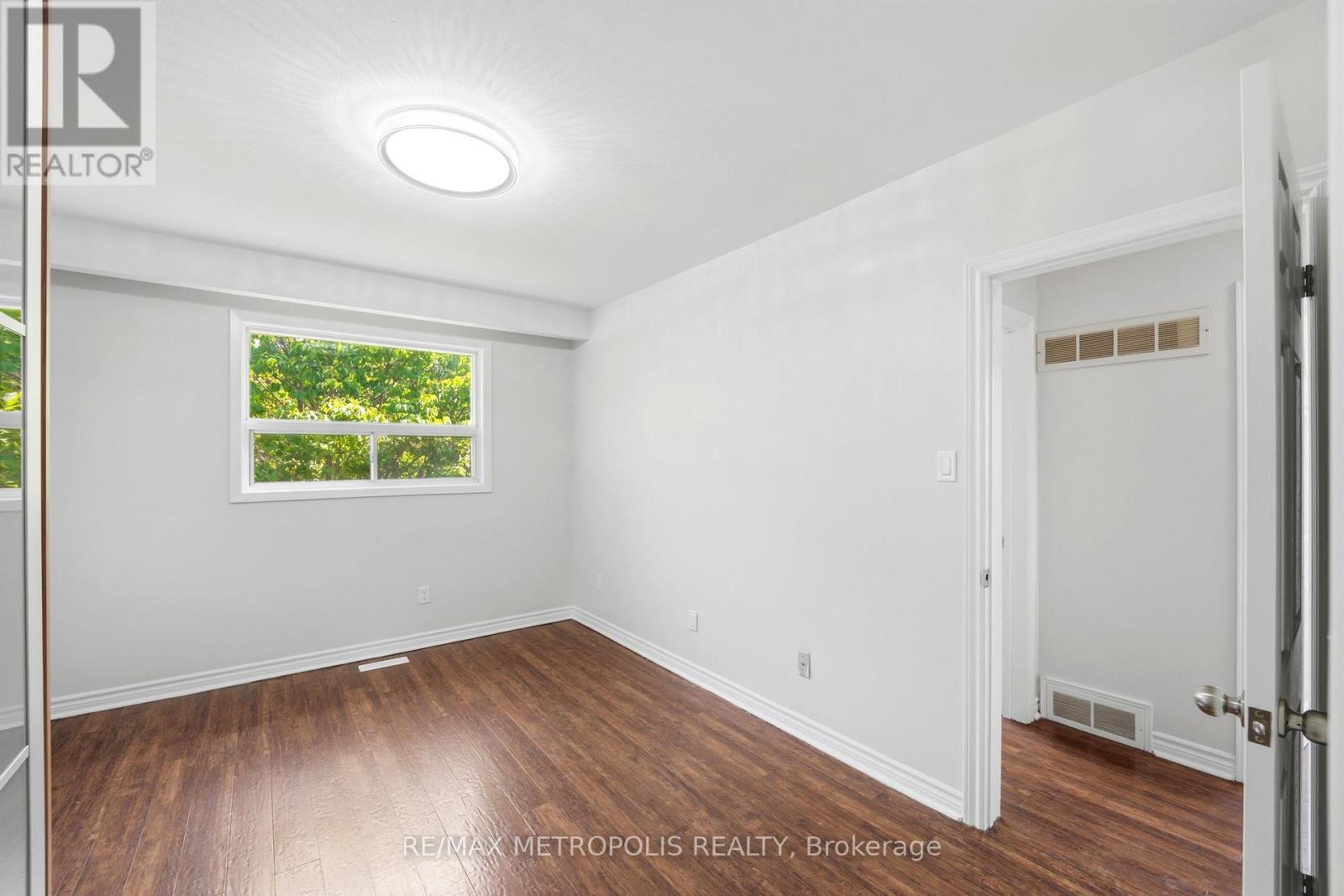 23 LOCHLEVEN DRIVE - 24