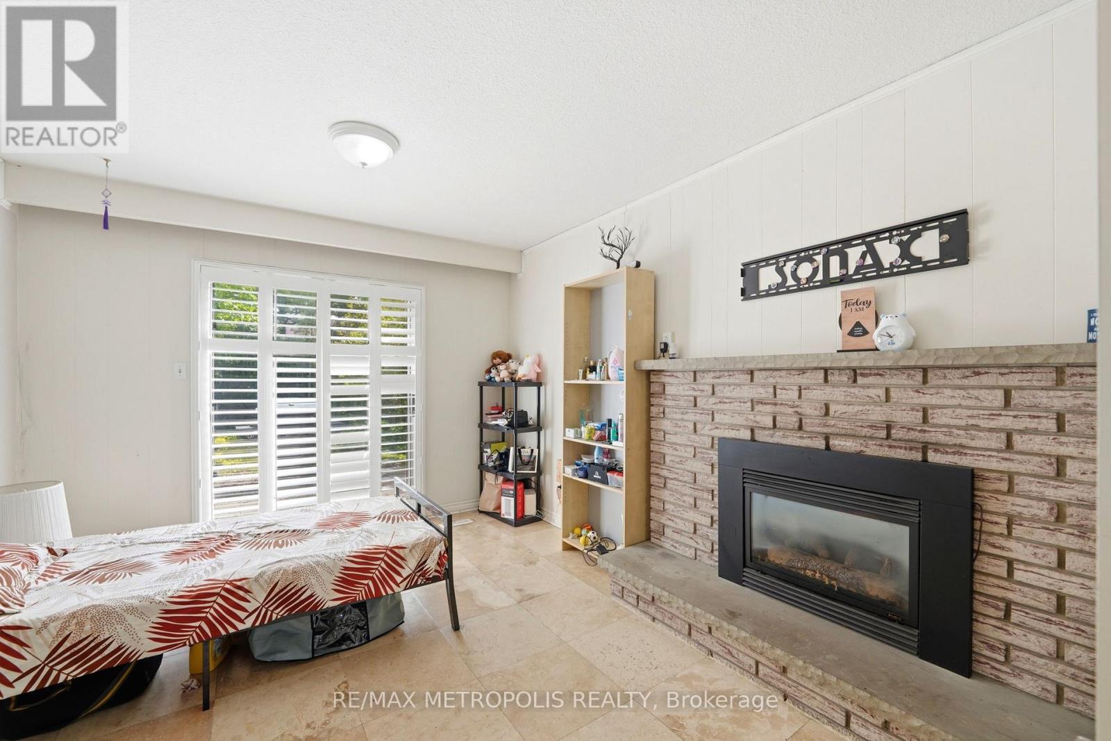 23 LOCHLEVEN DRIVE - 31