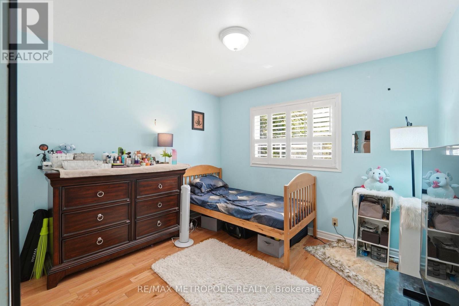 23 LOCHLEVEN DRIVE - 32