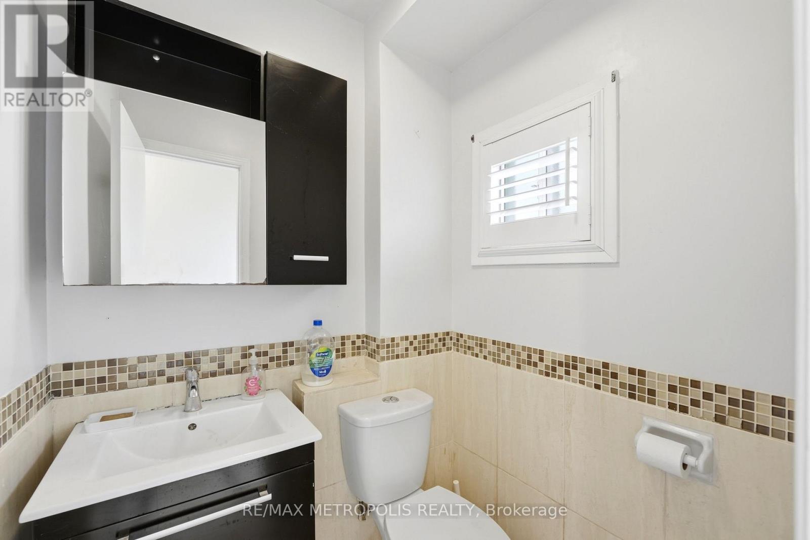 23 LOCHLEVEN DRIVE - 33