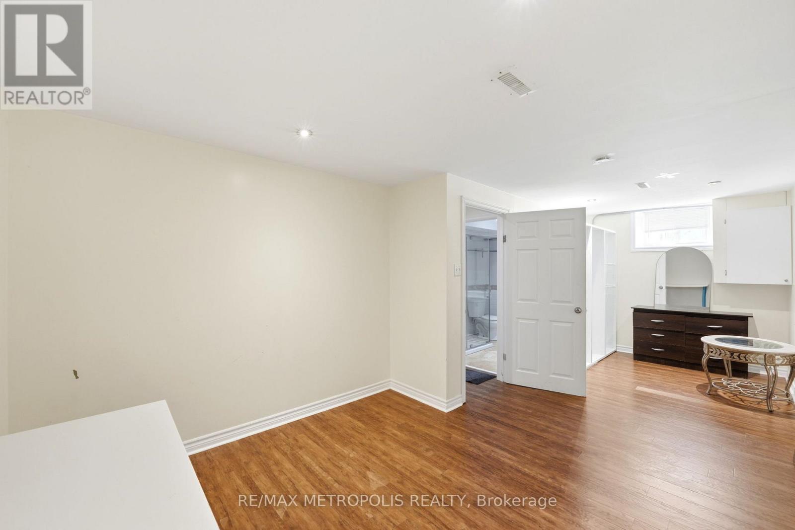 23 LOCHLEVEN DRIVE - 38