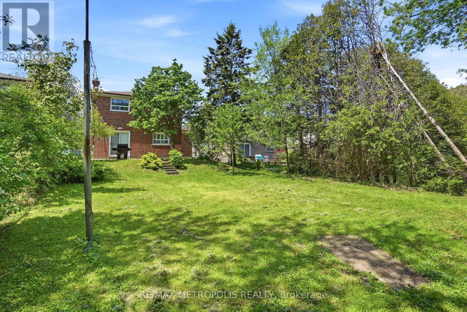 23 LOCHLEVEN DRIVE - 41