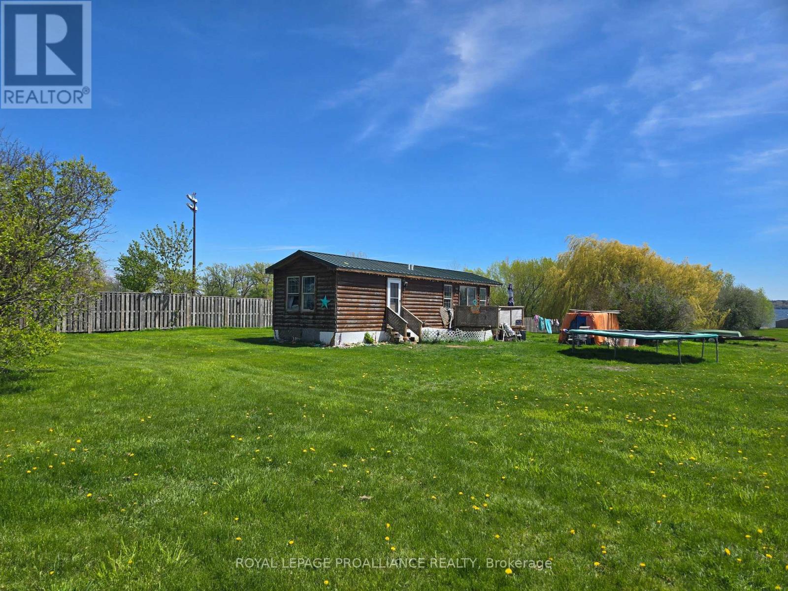 323 DUNDAS STREET E - 12