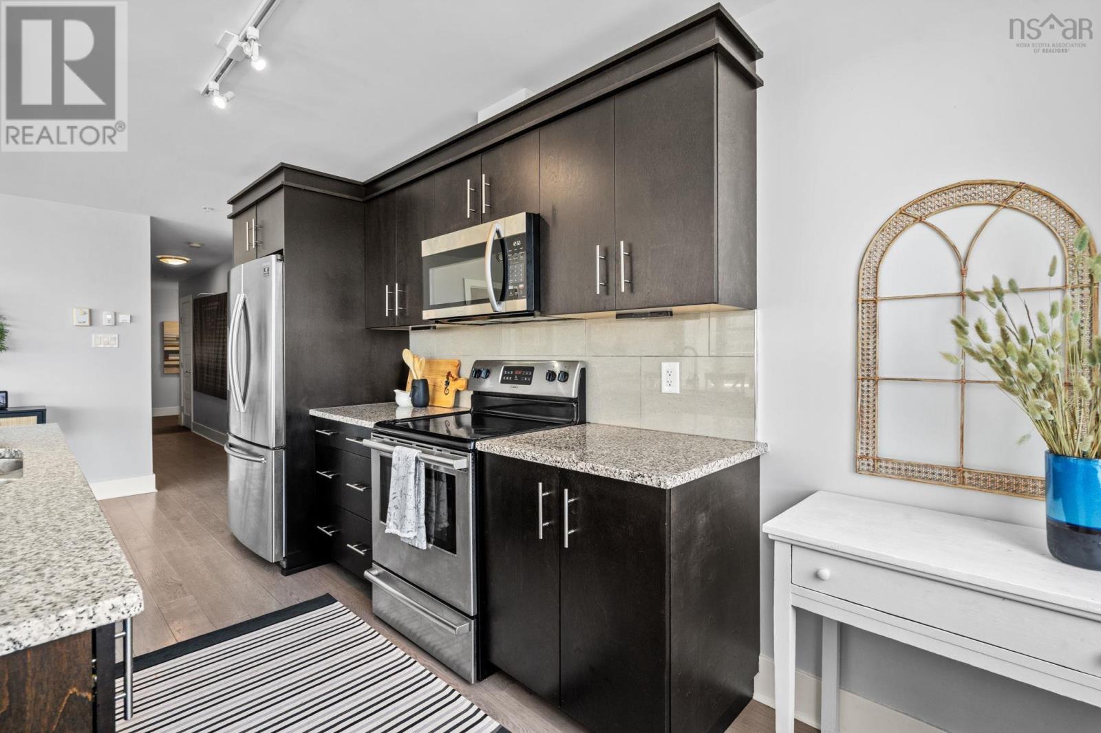 Property 31 of 49 of 402 15 Kings Wharf Place