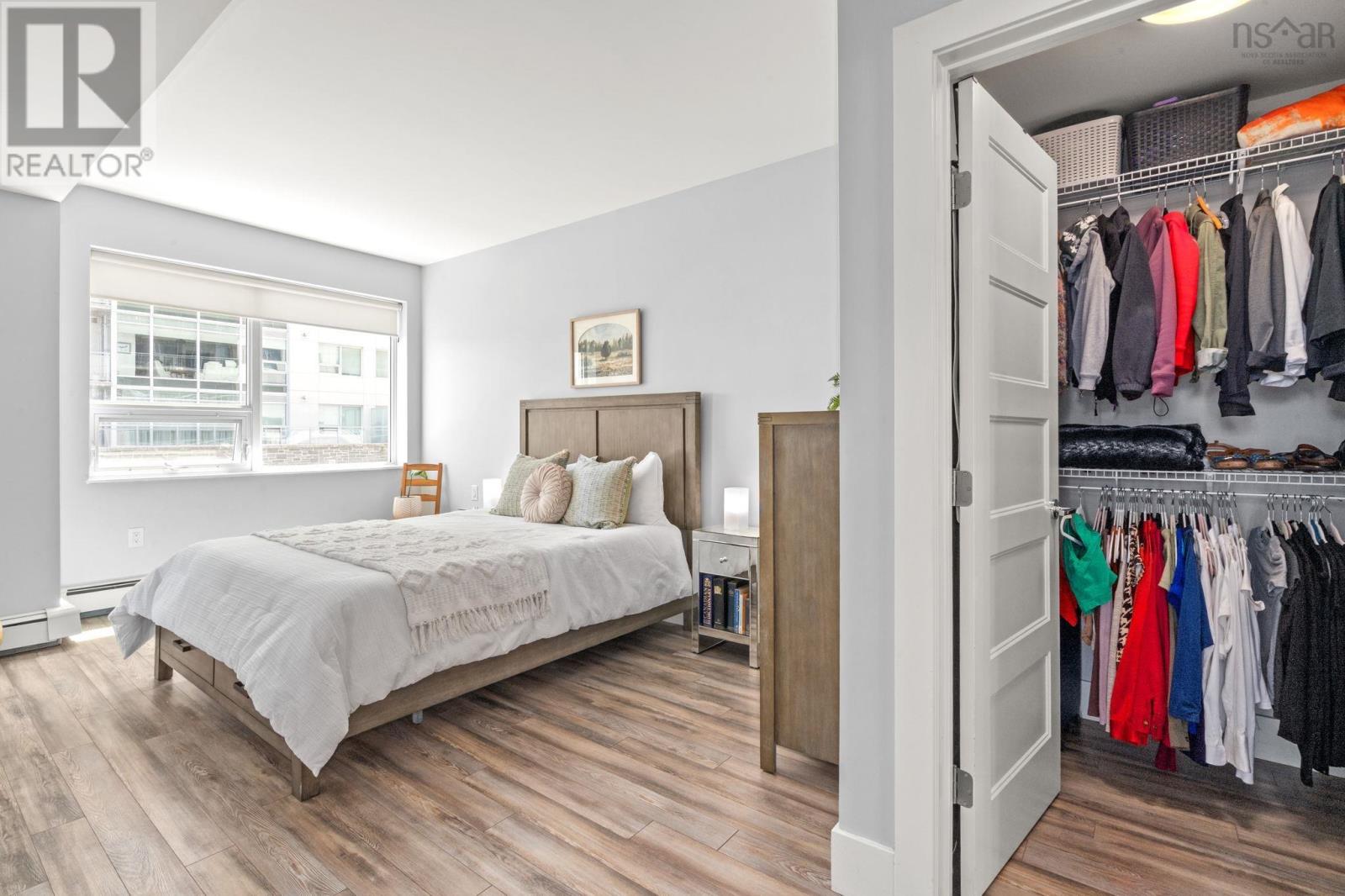 Property 26 of 49 of 402 15 Kings Wharf Place